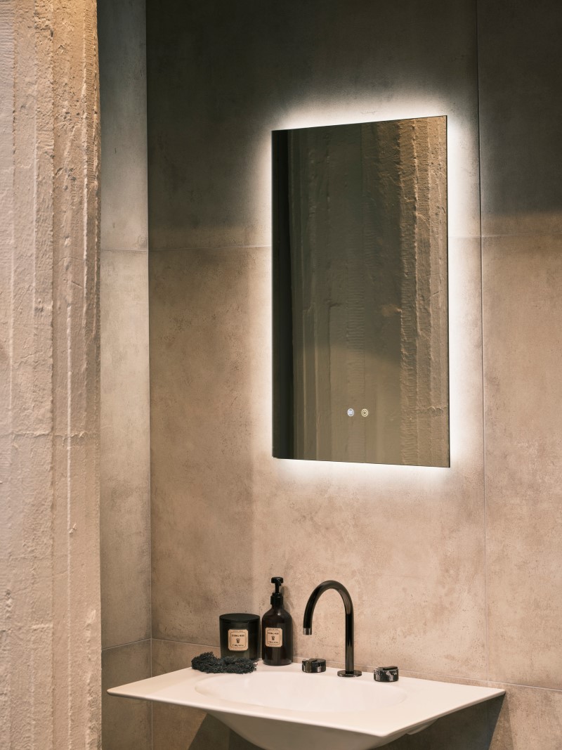 Lustro do łazienki z oświetleniem LED – funkcjonalność i design w jednym 3 design ktory podkresla styl lazienki